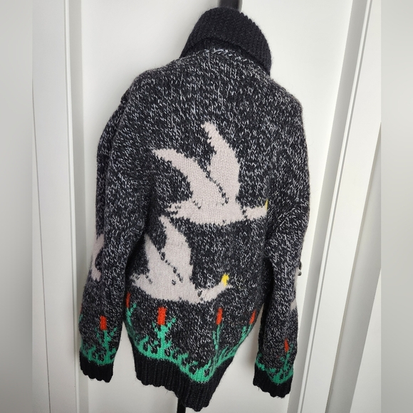Bird Tulip Zipup Cowichan Cardigan - Picture 4 of 11